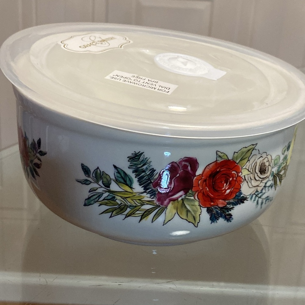 - - - Brand new Grace Pantry Bowl With Lid .5”